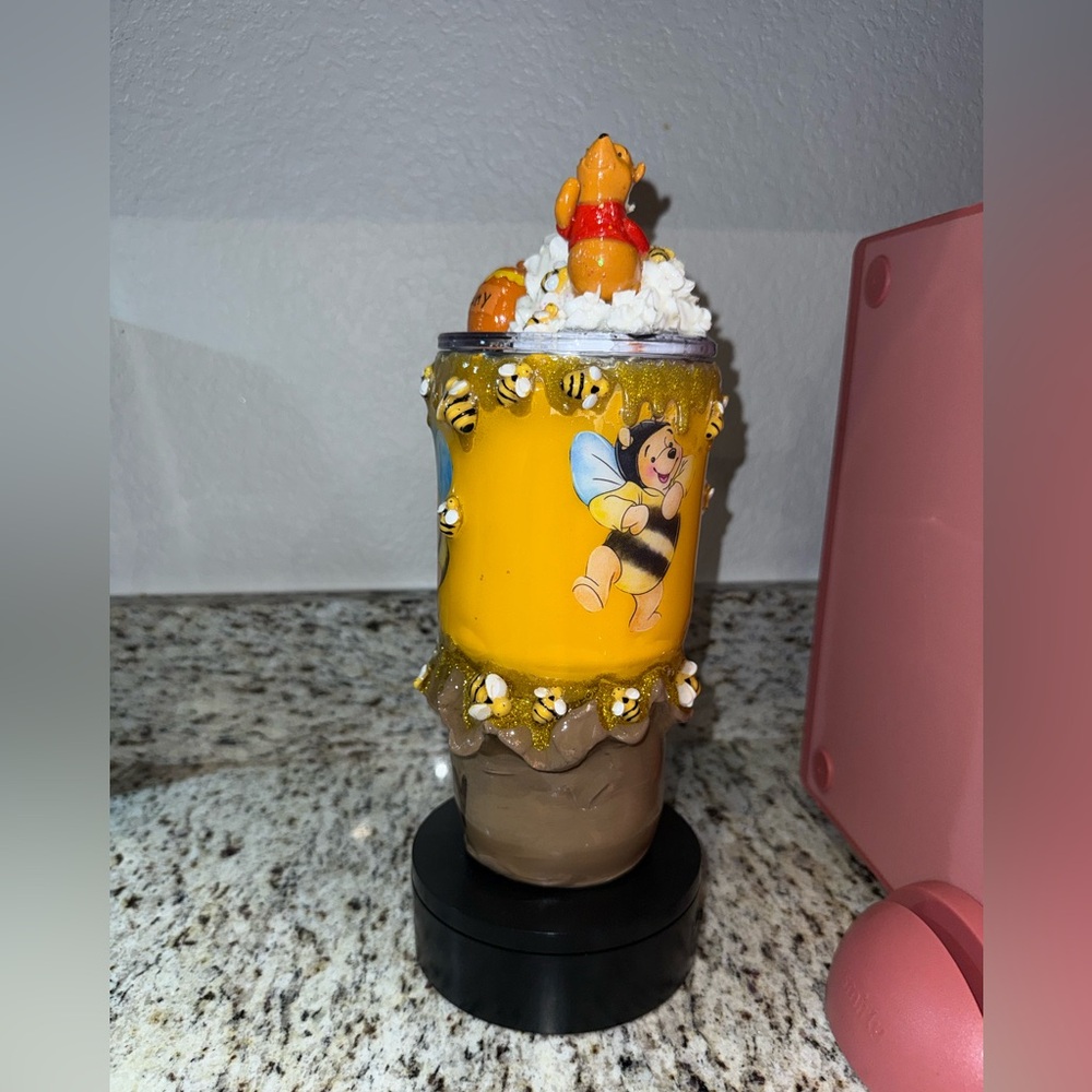 Winnie the Pooh Honey Pot tumbler - Picture 3 of 6